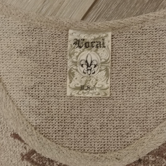 Bouquet lace and beaded tank top. Super cute and flowy. Like new! - Picture 2 of 4